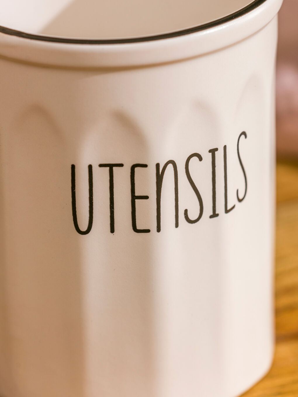 Siyah Yazı Baskılı Porselen Kaşıklık 14 cm-2