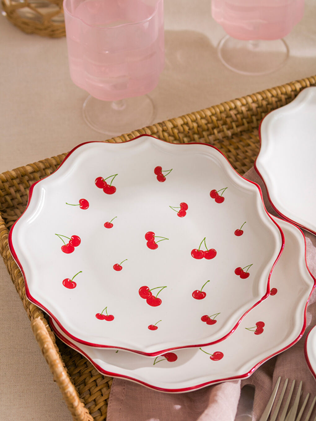 Cherry Printed Ceramic Cake Plate 4 pcs - 20 cm -S5HU22Z8 Cherry Printed Ceramic Cake Plate 4 pcs - 20 cm -S5HU22Z8
