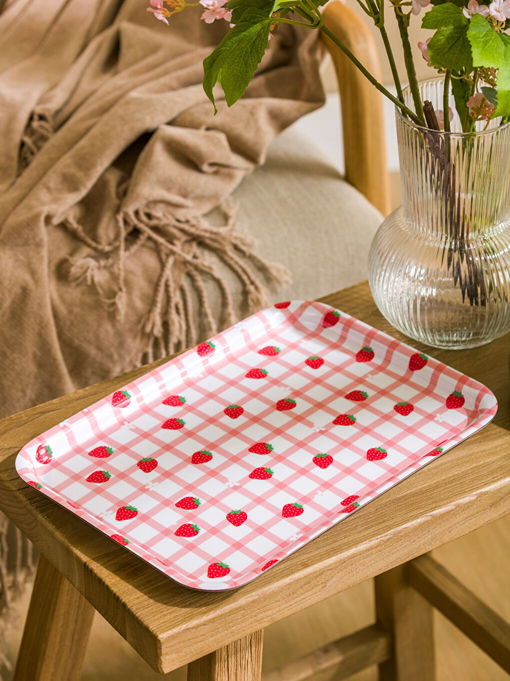 Karışık Çilek Baskılı Metal Tepsi 26 cm-1