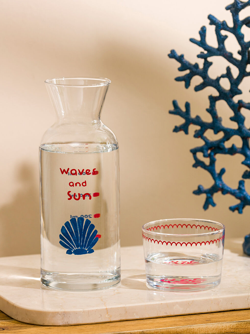 Теңіз қабыршағы бейнеленген шыны су құманы 700 мл