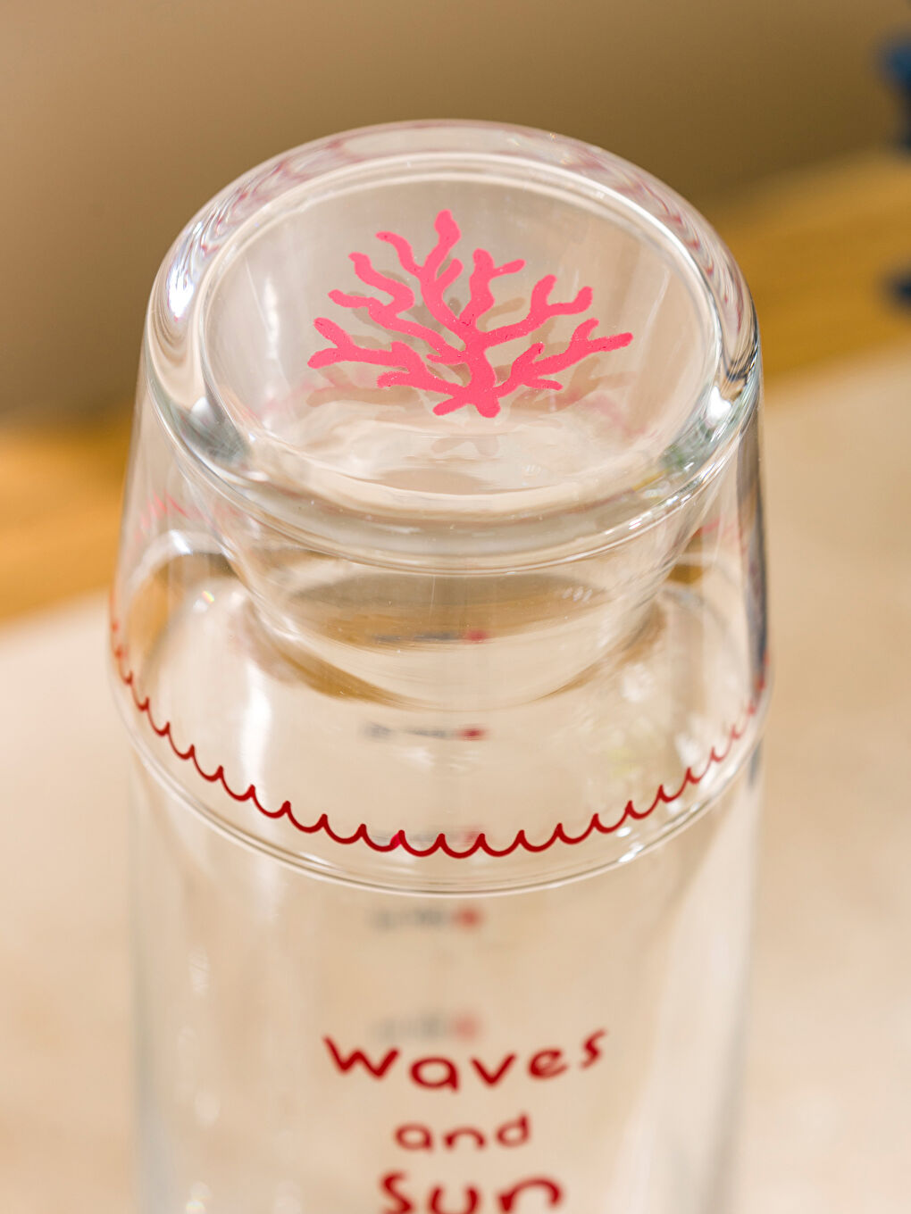 Теңіз қабыршағы бейнеленген шыны су құманы 700 мл-3