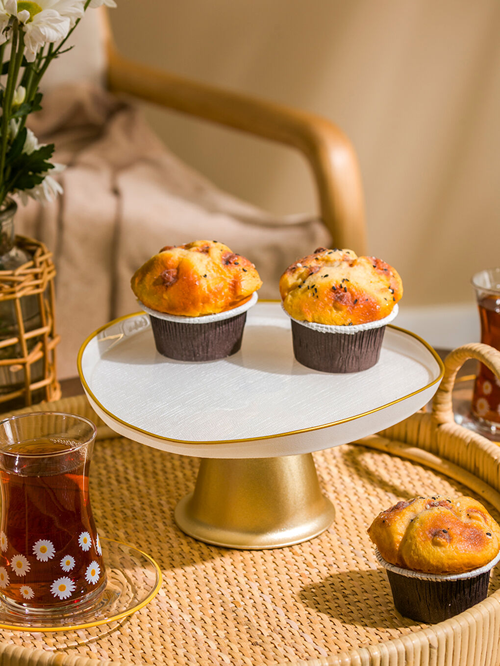 Beyaz Ayaklı Cam Sunumluk 20 cm