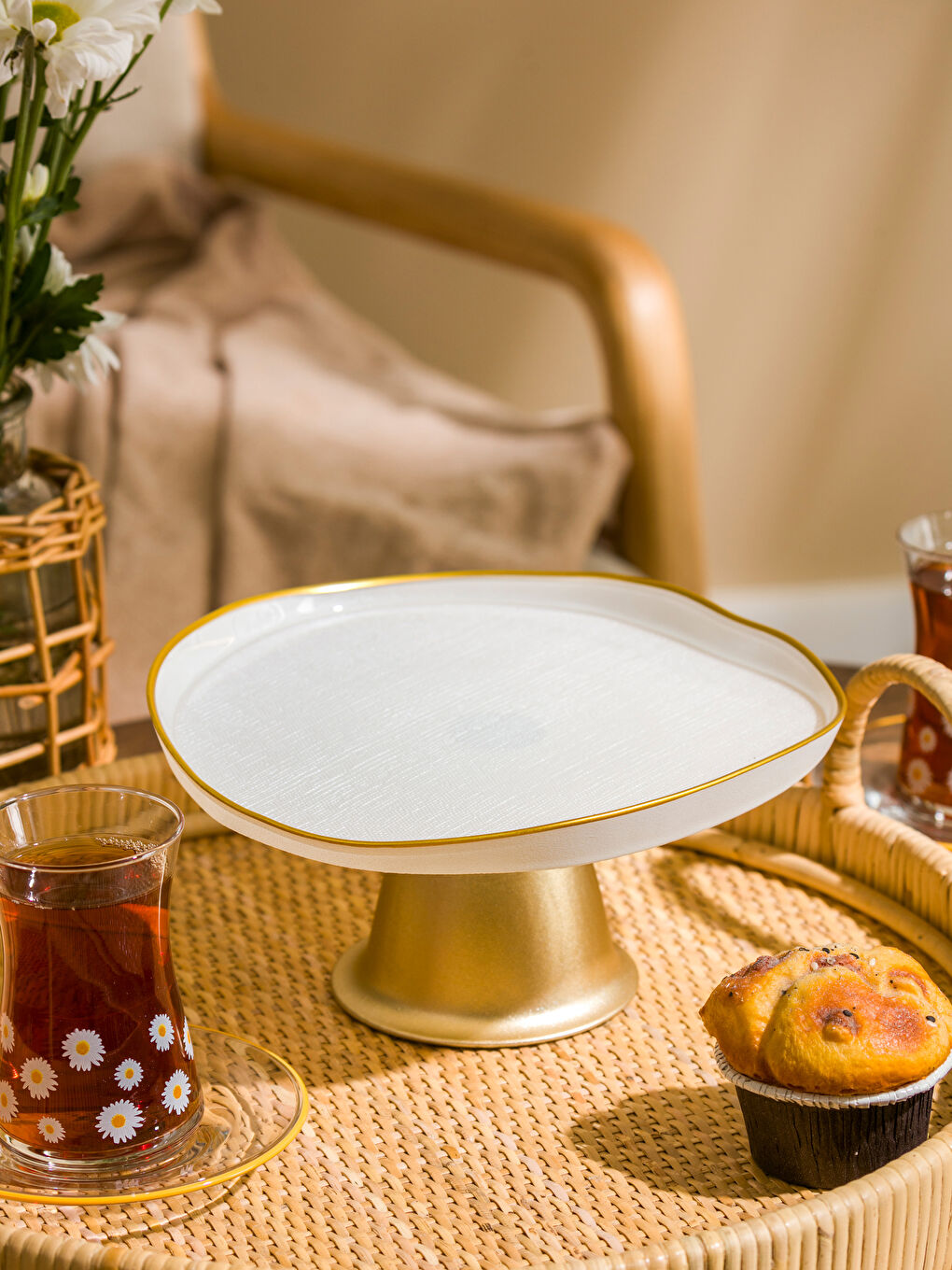 Beyaz Ayaklı Cam Sunumluk 20 cm-1