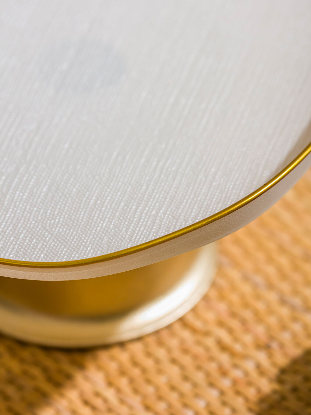 Beyaz Ayaklı Cam Sunumluk 20 cm-2