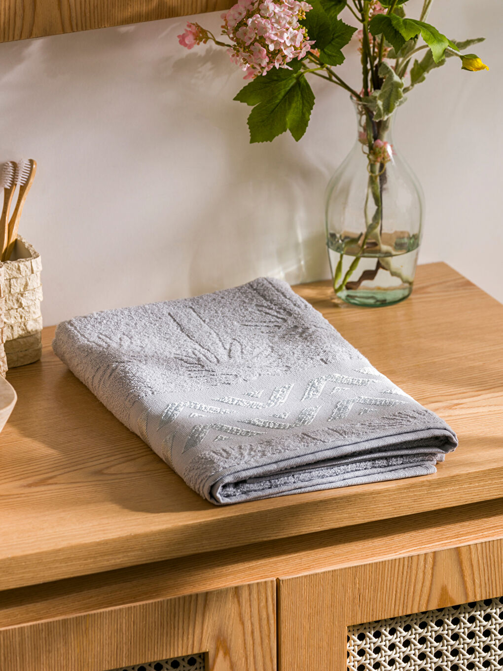 LCW ECO Gri Nakışlı Erkek Banyo Havlusu 70x140 cm - 1