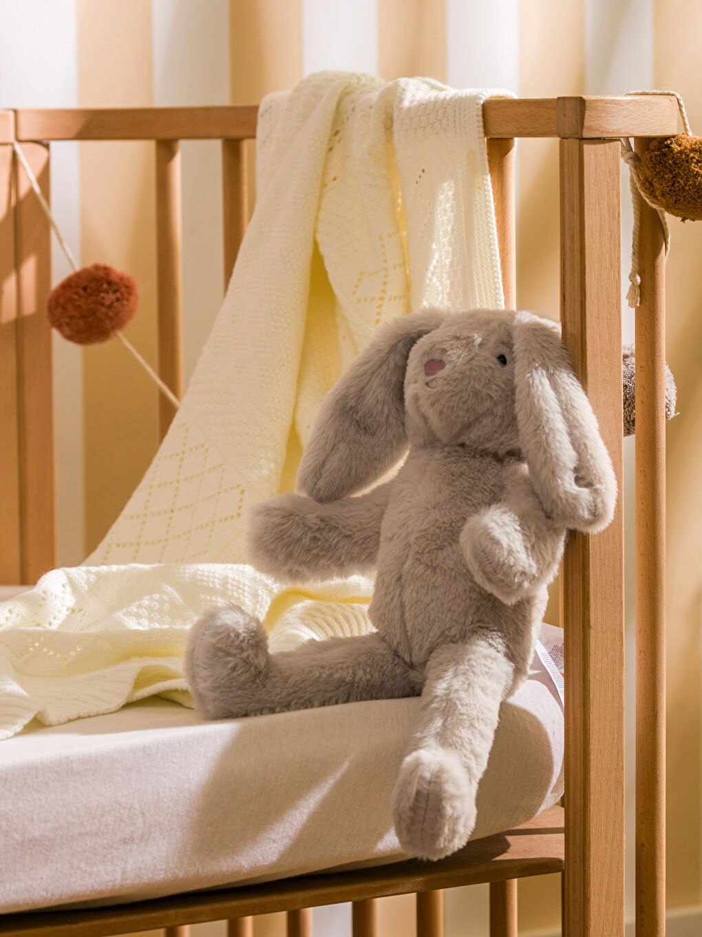 Bej Pelüş Dolgulu Tavşan Bebek Kırlent 36 cm