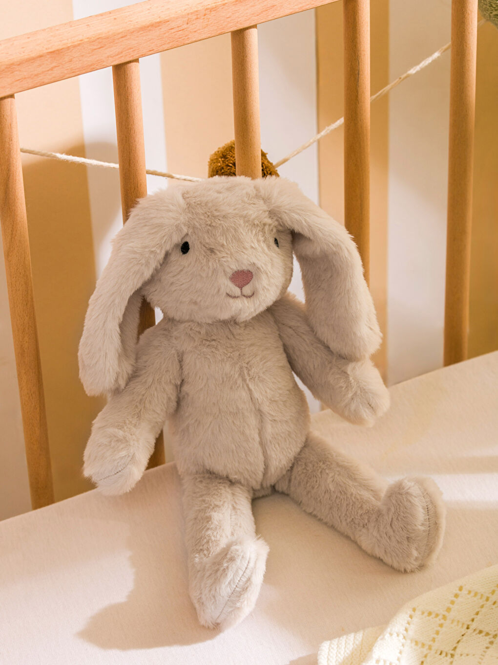 Bej Pelüş Dolgulu Tavşan Bebek Kırlent 36 cm-2