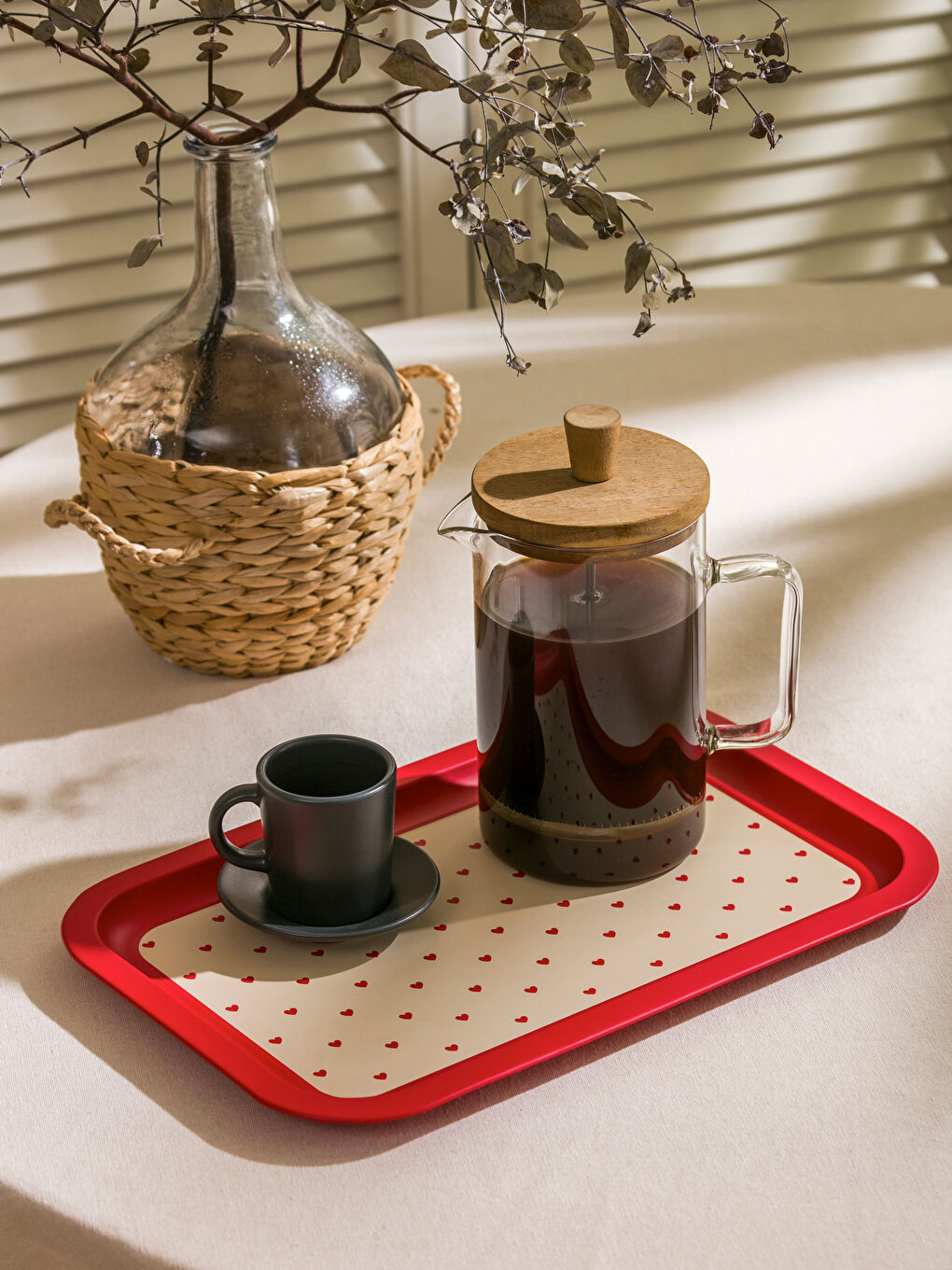 Kırmızı Kalp Desenli Metal Tepsi 30 cm