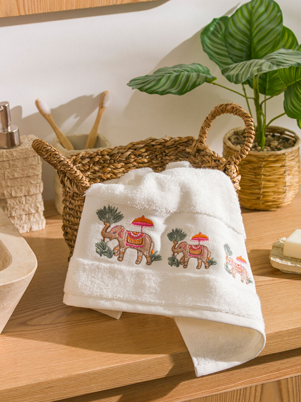 Elephant Embroidered Cotton Face Towel 50x80 Cm -S5ME67Z8-EEW