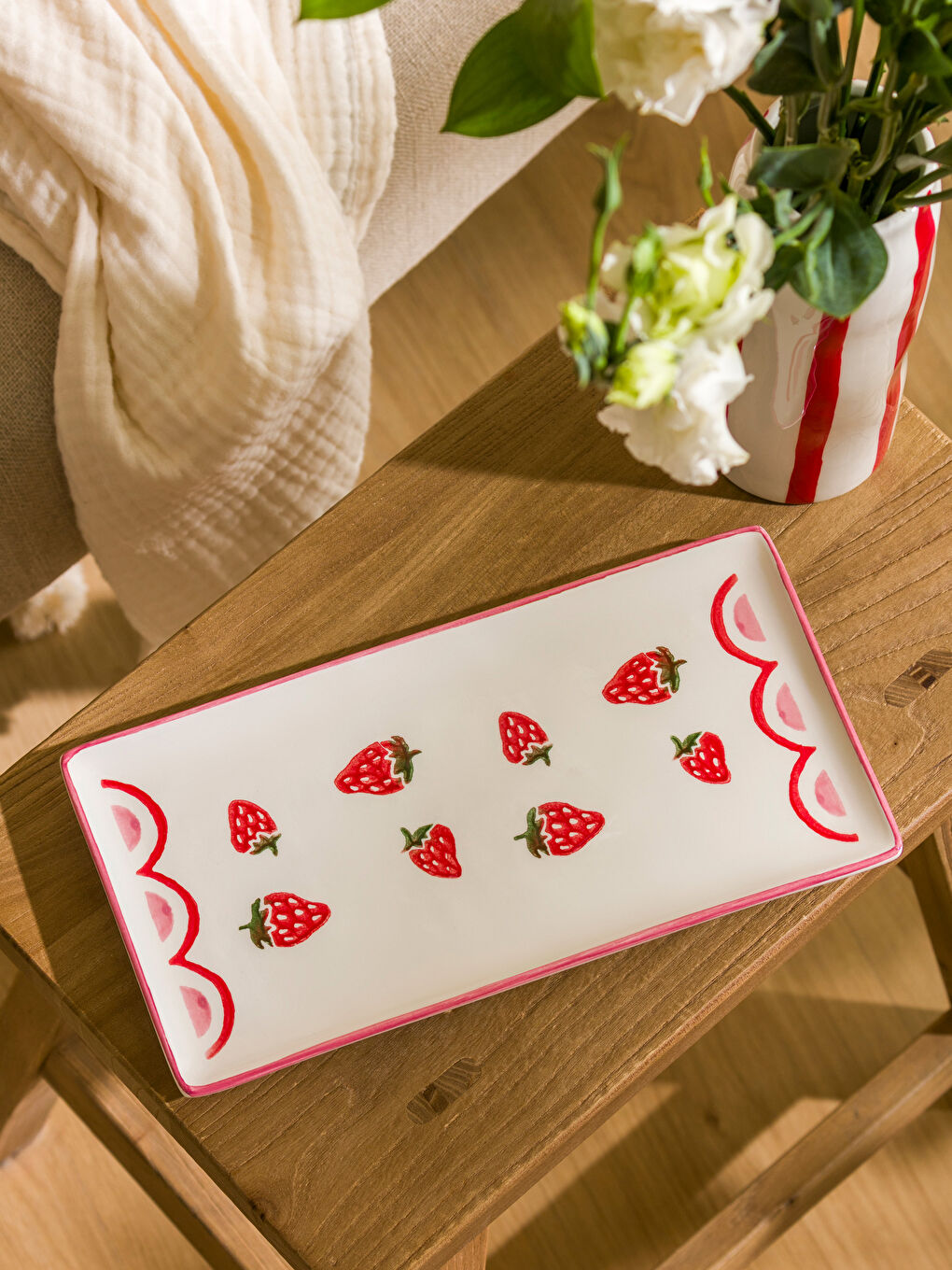 Kırmızı Çilek Baskılı Seramik Sunum Tabağı 28 cm-1