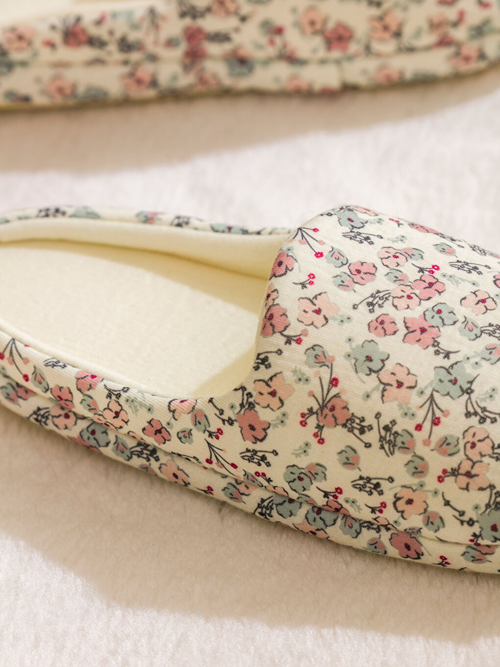 Karışık Çiçek Desenli Kadın Ev Terliği-2