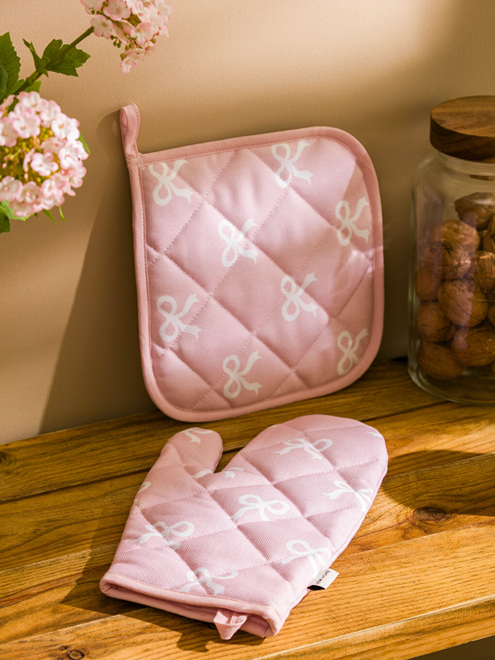 Bow Patterned Oven Mitten and Pot Holder -W5GI48Z8-QWK