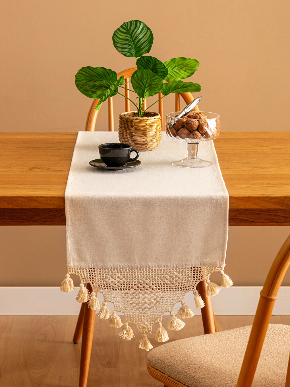 Ekru Dantel ve Püskül Detaylı Runner 45x150 cm-1