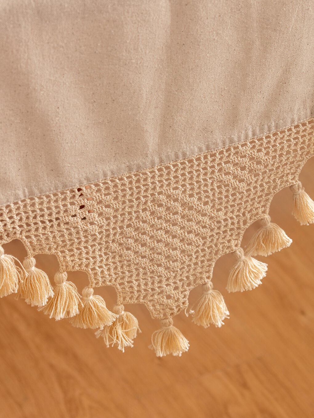 Ekru Dantel ve Püskül Detaylı Runner 45x150 cm-2