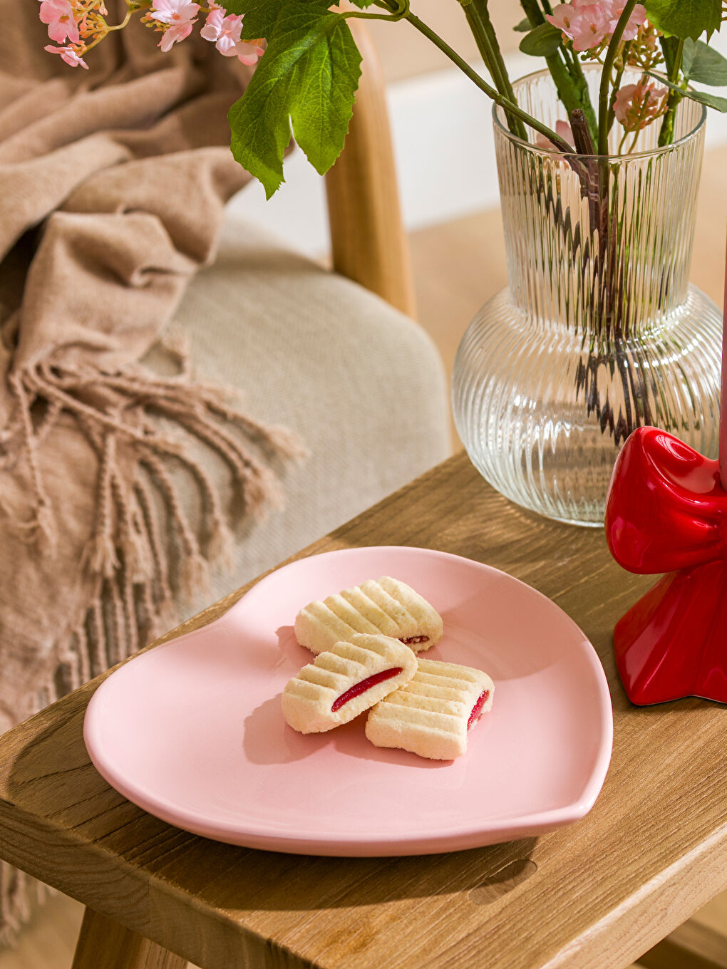 Pembe Kalp Figürlü Seramik Tabak 20 cm