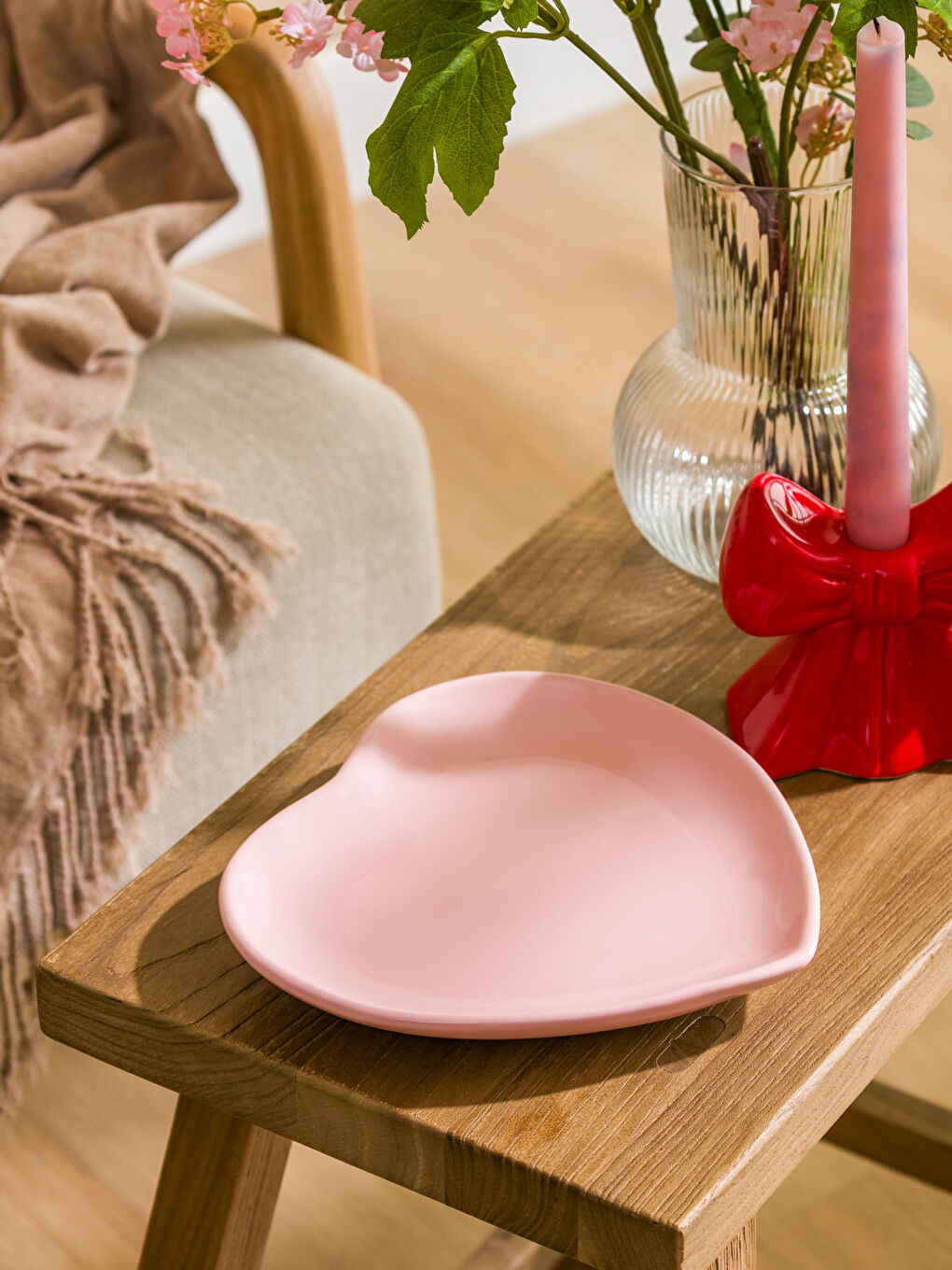 Pembe Kalp Figürlü Seramik Tabak 20 cm-1