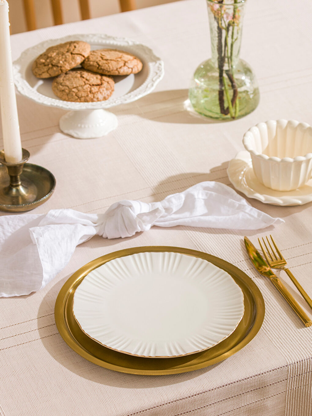 Beyaz Desenli Porselen Pasta Tabağı 20 cm