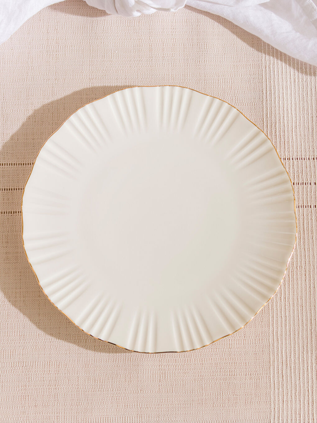 Beyaz Desenli Porselen Pasta Tabağı 20 cm-1