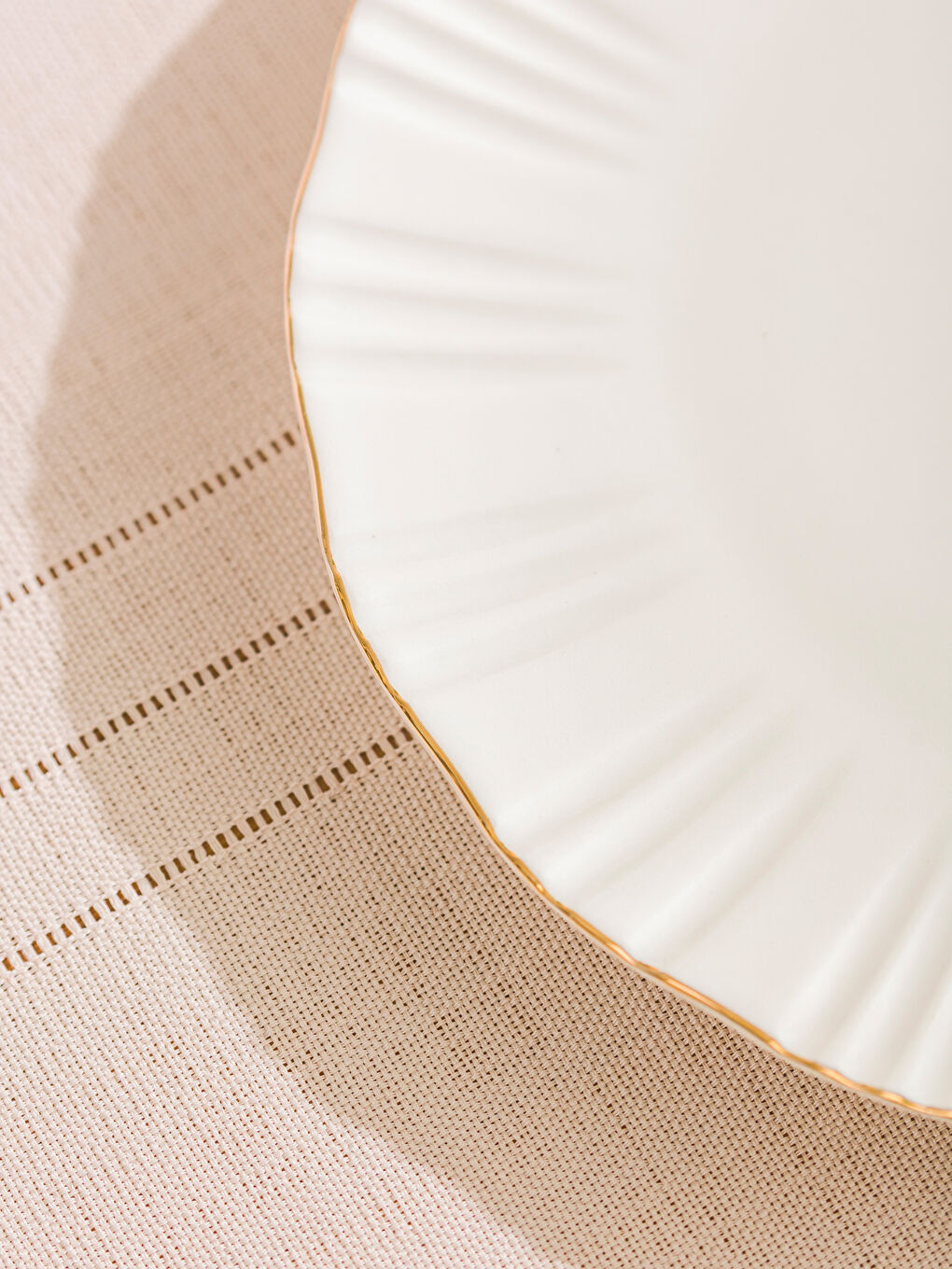 Beyaz Desenli Porselen Pasta Tabağı 20 cm-2