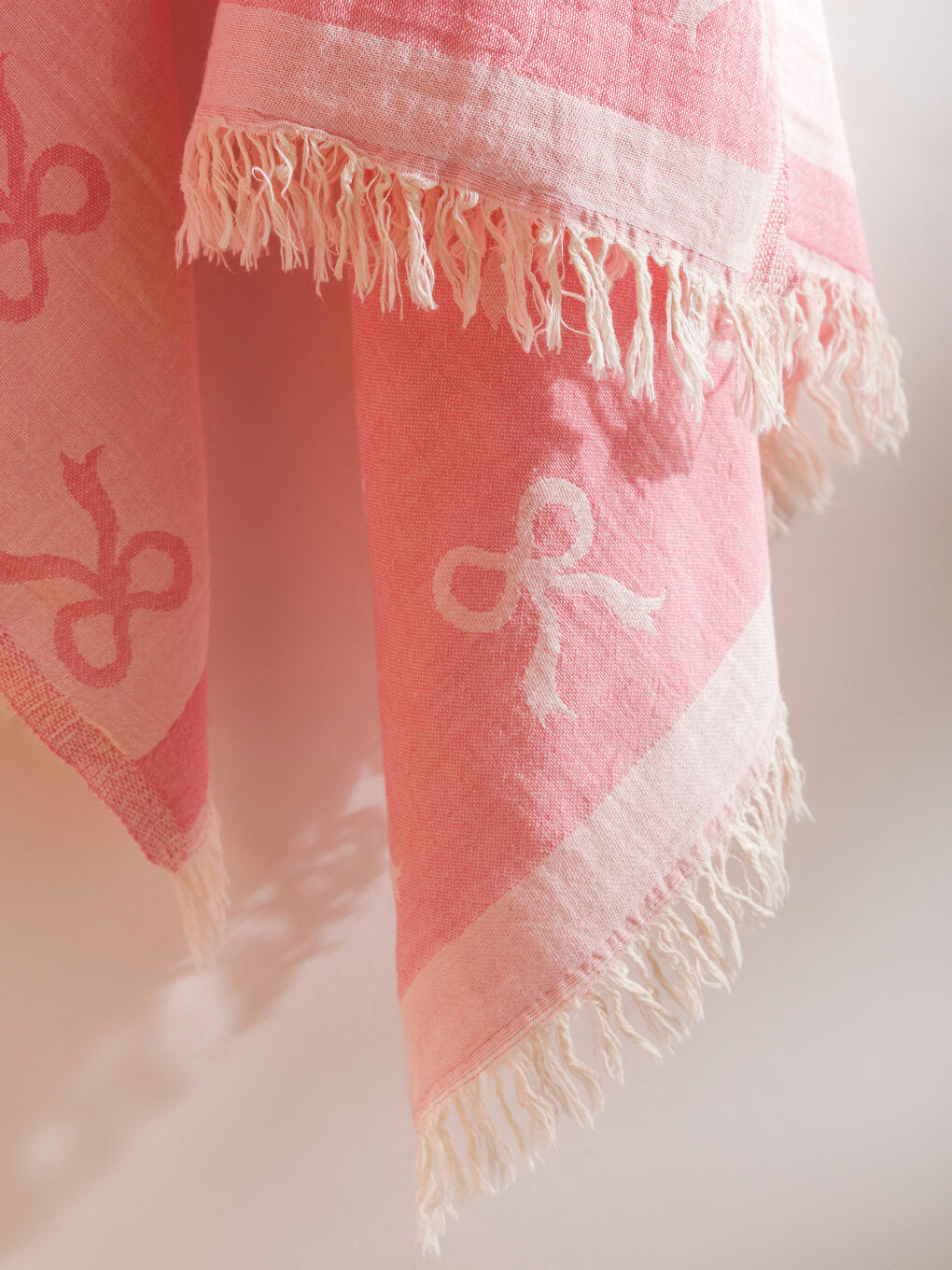 Pembe Fiyonk Desenli Kadın Plaj Havlusu 90x165 cm-1