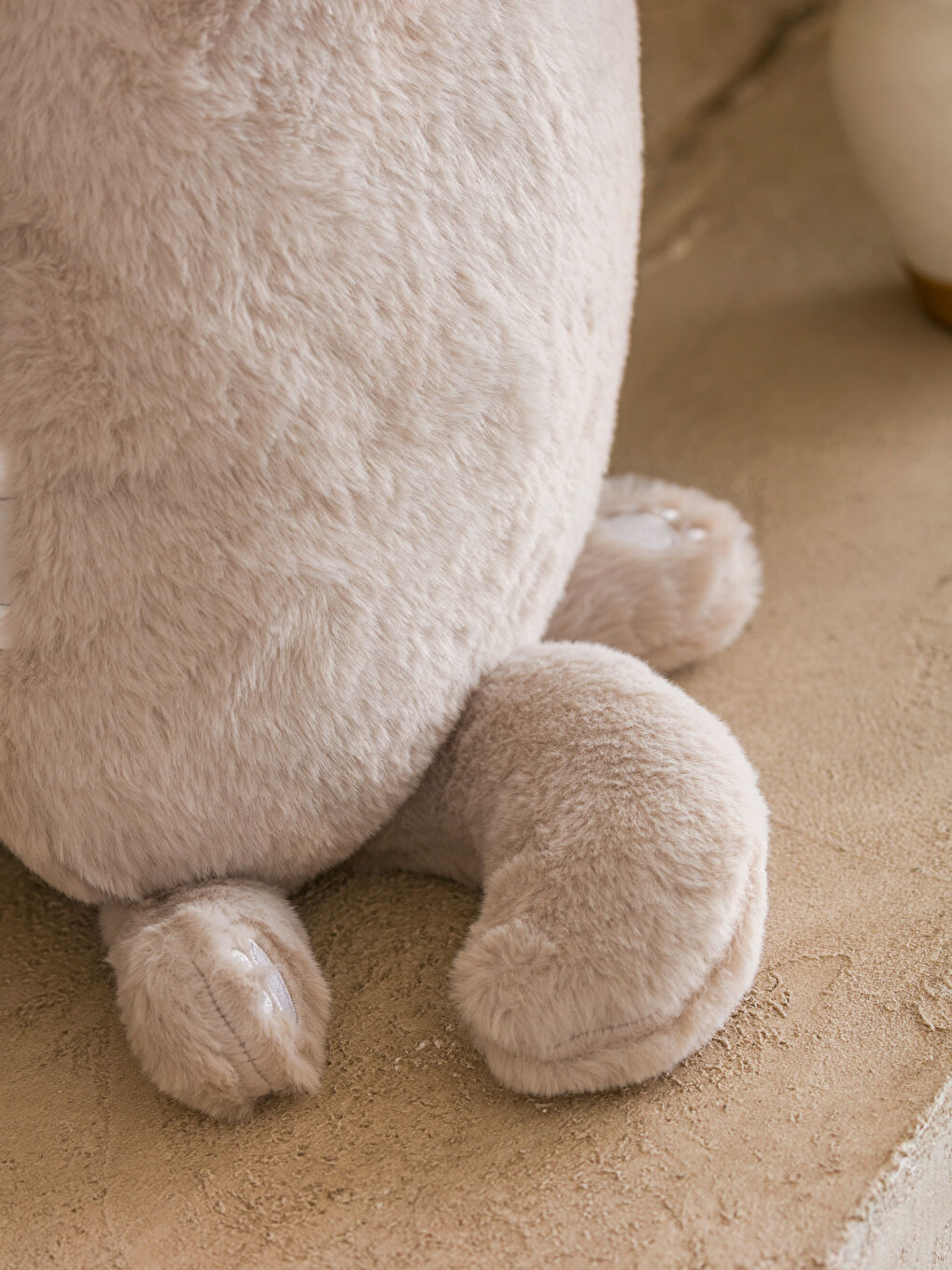 Bej Pelüş Dolgulu Kedi Bebek Kırlent 57 Cm-2