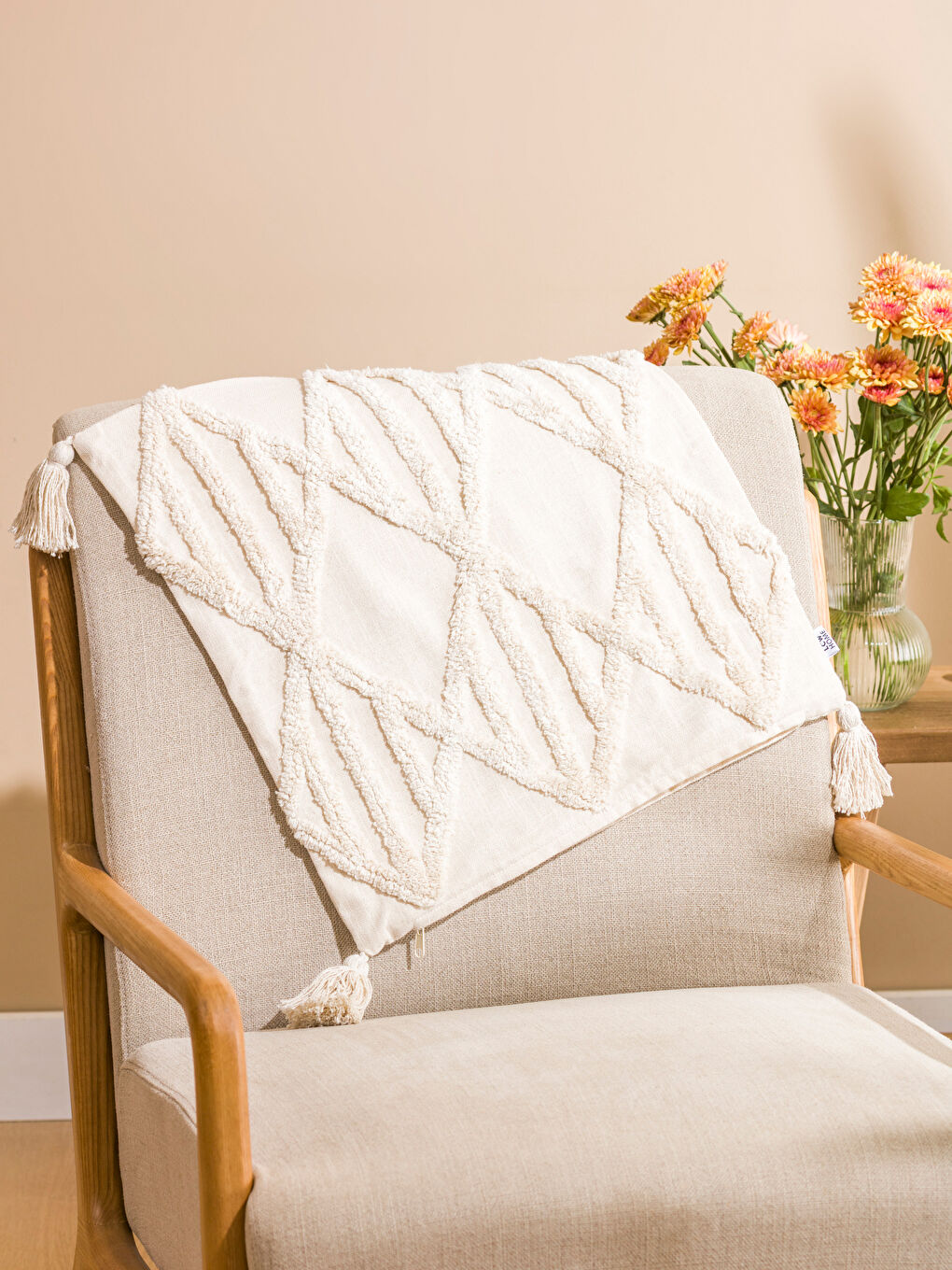 Bej Püsküllü Kırlent Kılıfı 45x45 cm-1