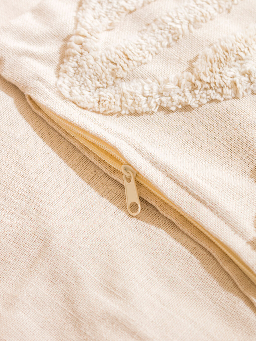 Bej Püsküllü Kırlent Kılıfı 45x45 cm-3