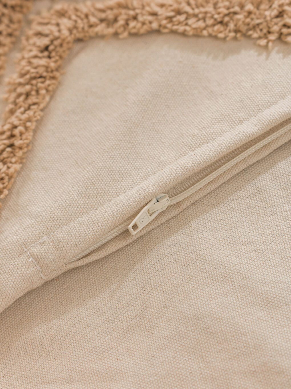 Bej Püsküllü Kırlent Kılıfı 45x45 cm-3