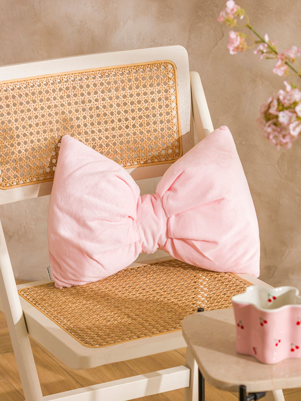 Pembe Fiyonk Figürlü Kırlent 39 cm