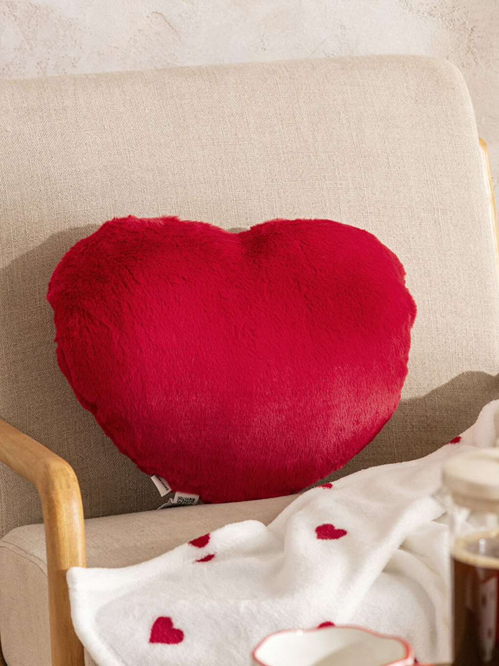 Kırmızı Kalp Figürlü Pelüş Kırlent 40 cm