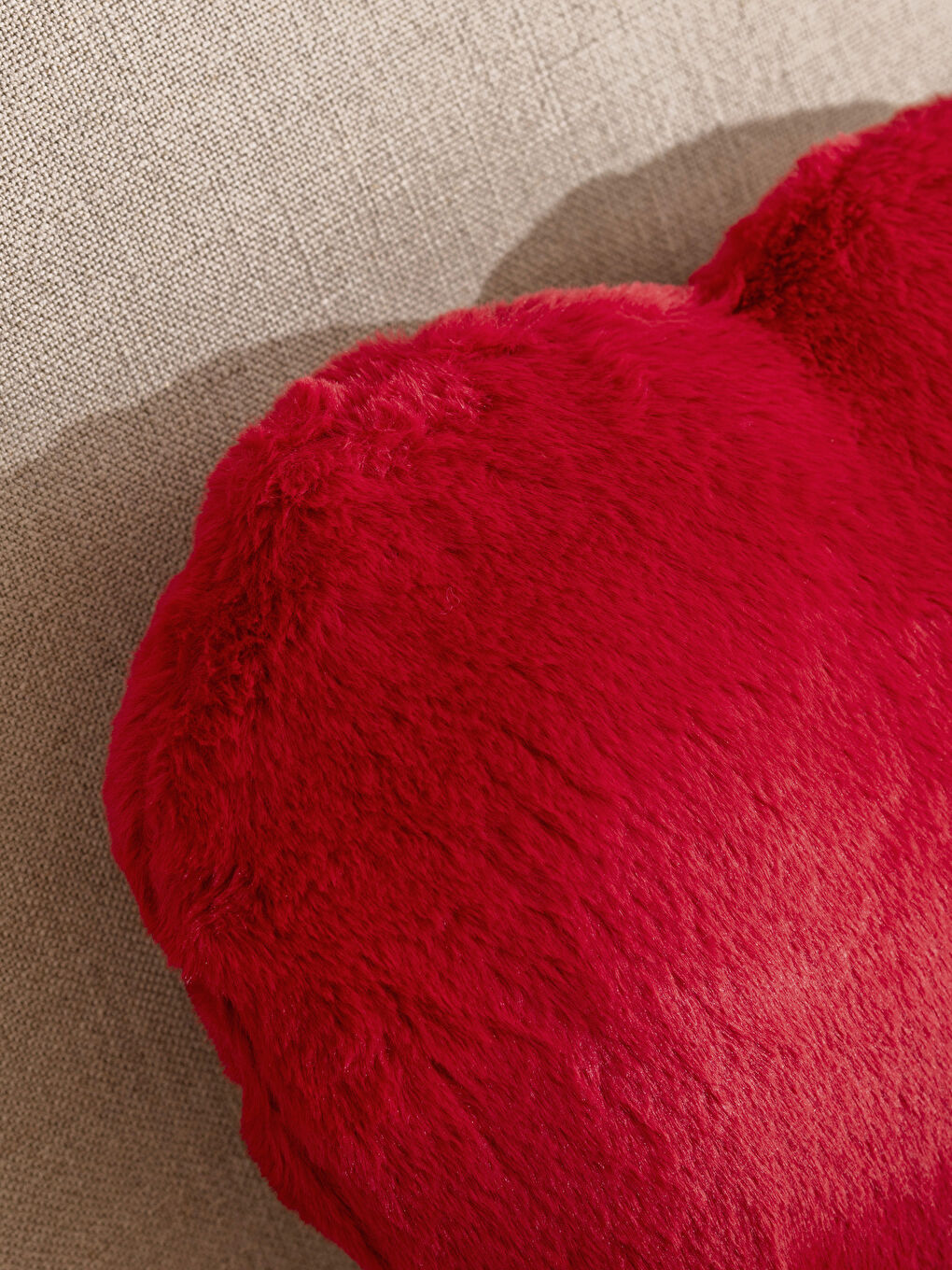 Kırmızı Kalp Figürlü Pelüş Kırlent 40 cm-1