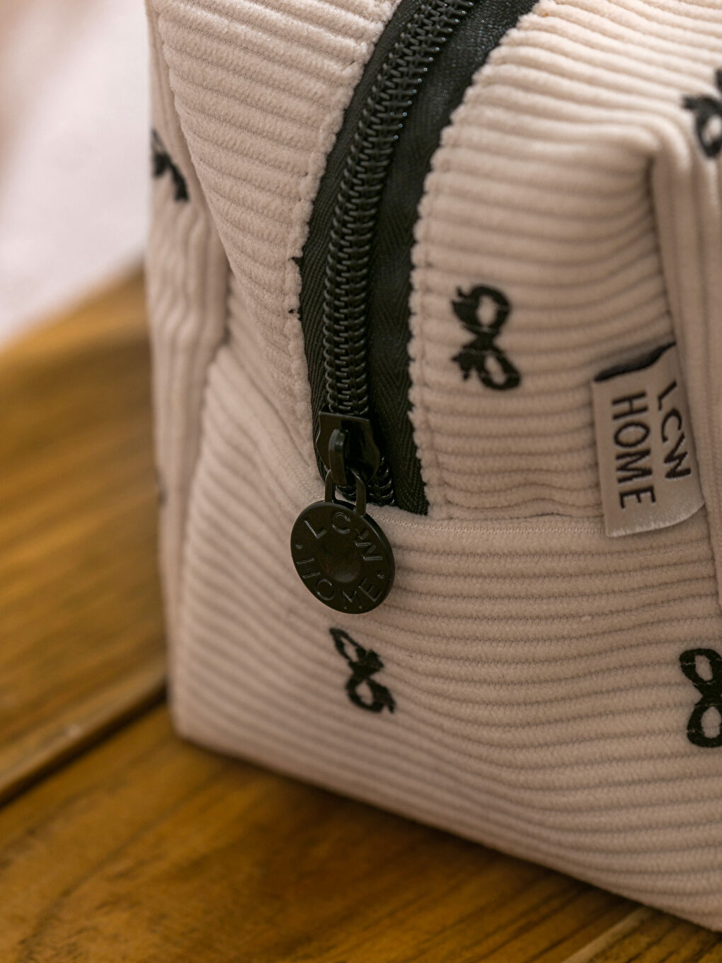 Fiyonk Desenli Makyaj Çantası	-1