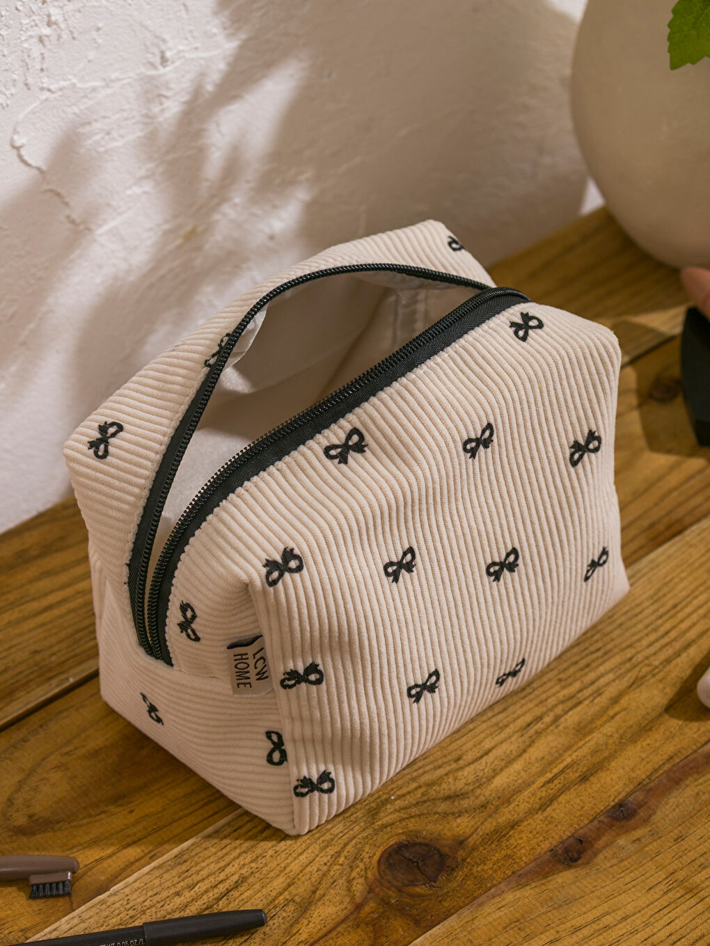 Fiyonk Desenli Makyaj Çantası	-2