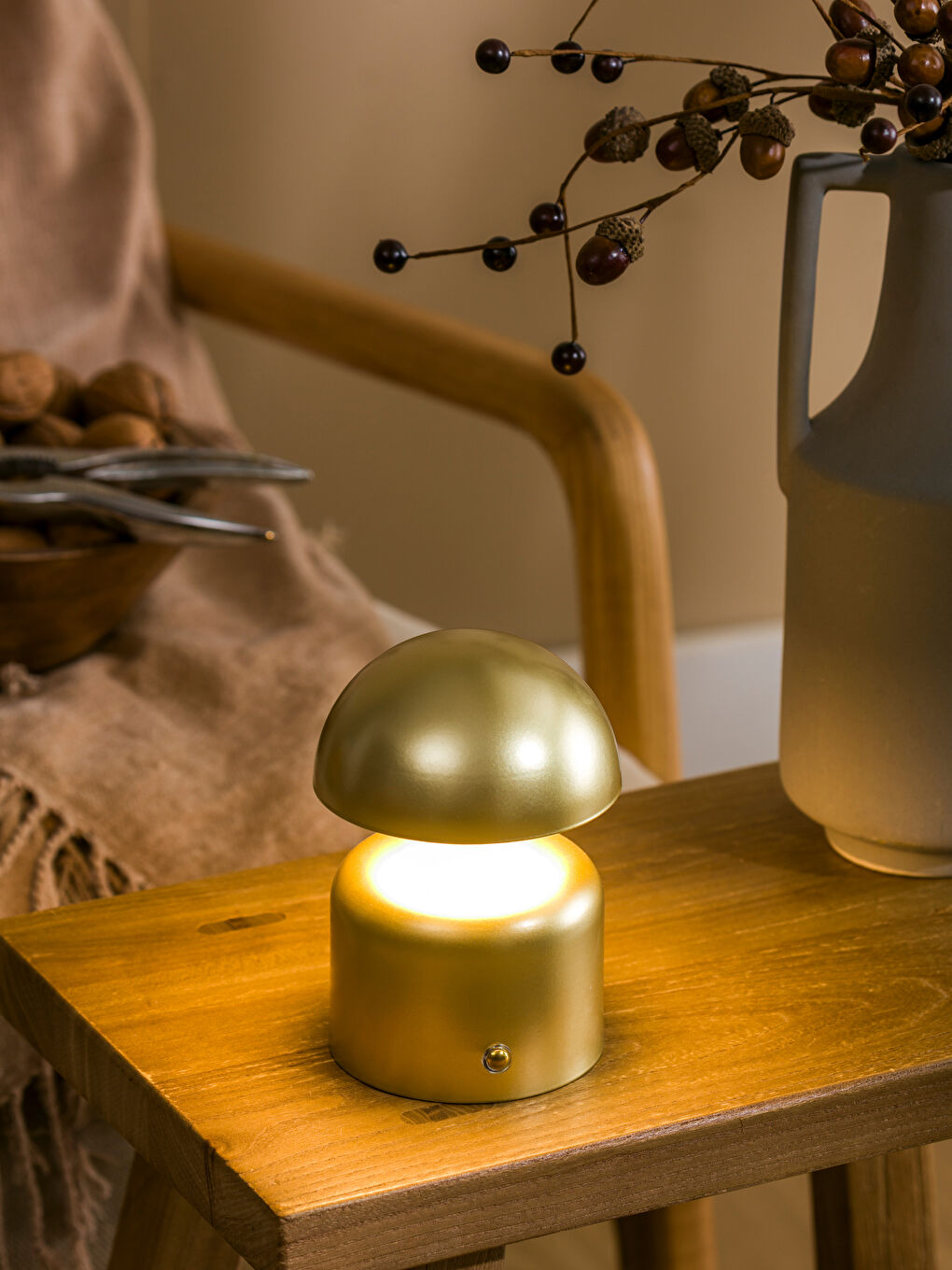 Жёлтый Декоративный предмет