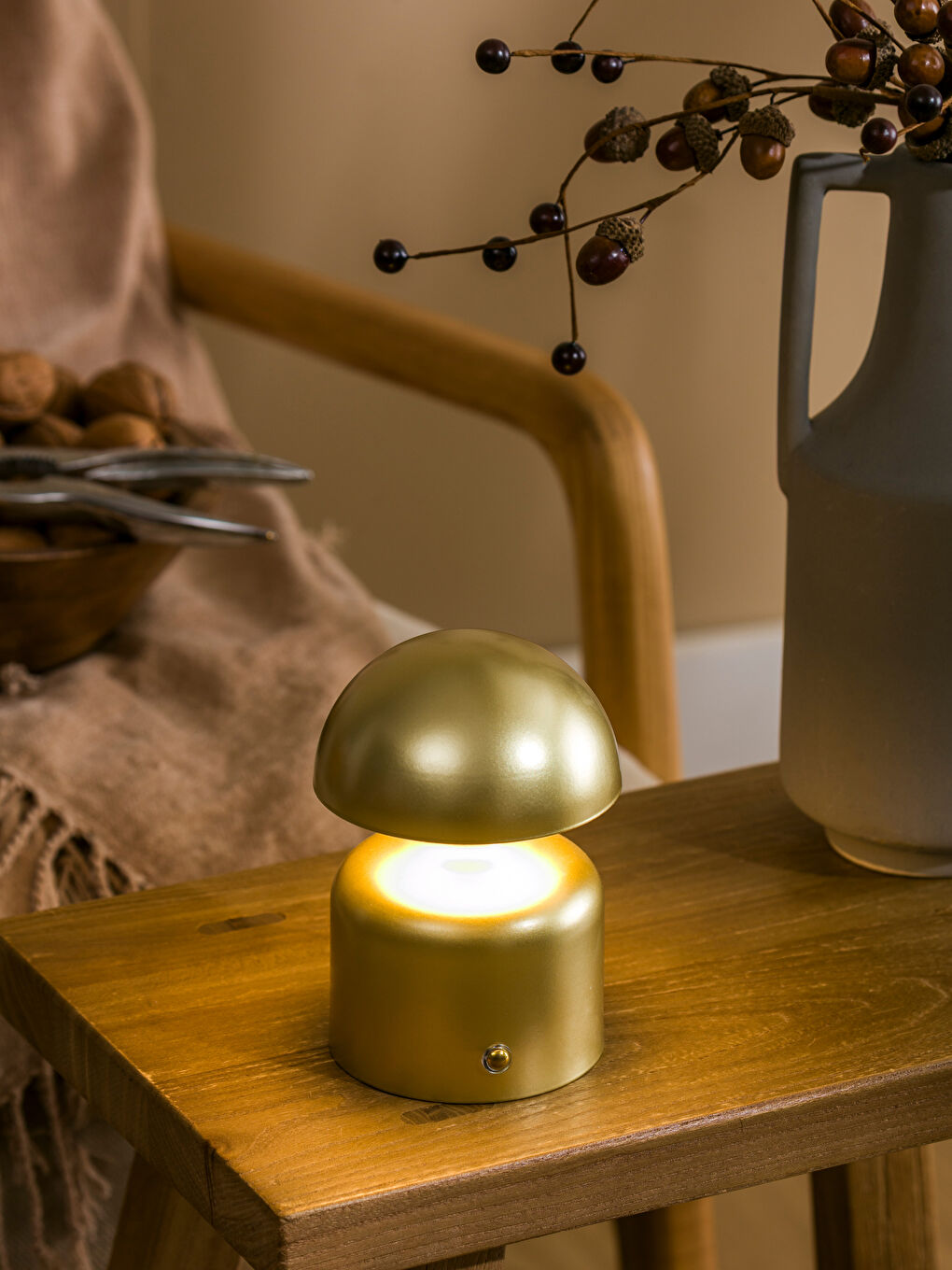 Жёлтый Декоративный предмет-1