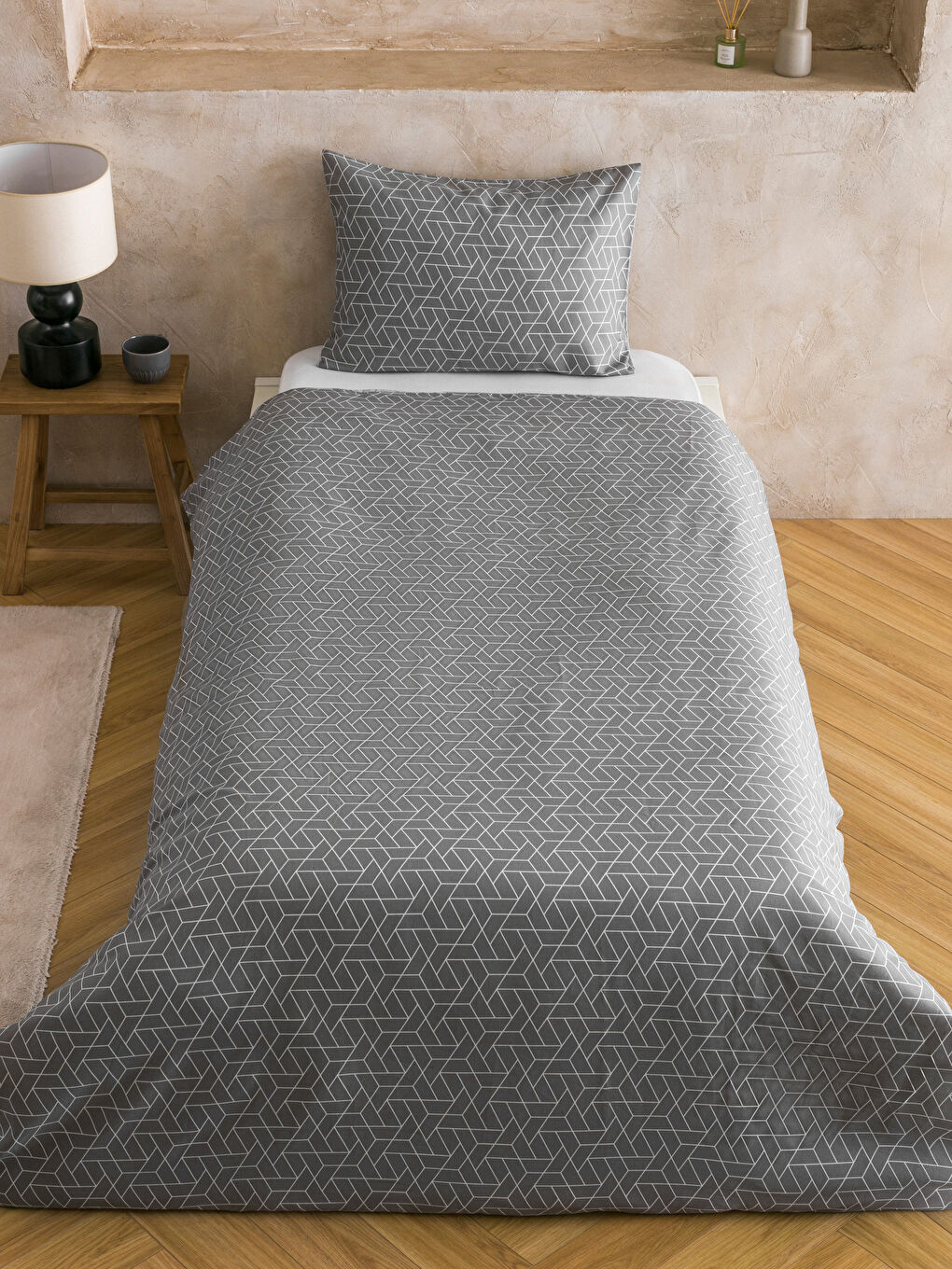 Gri Geometrik Desenli Tek Kişilik Nevresim Seti-1