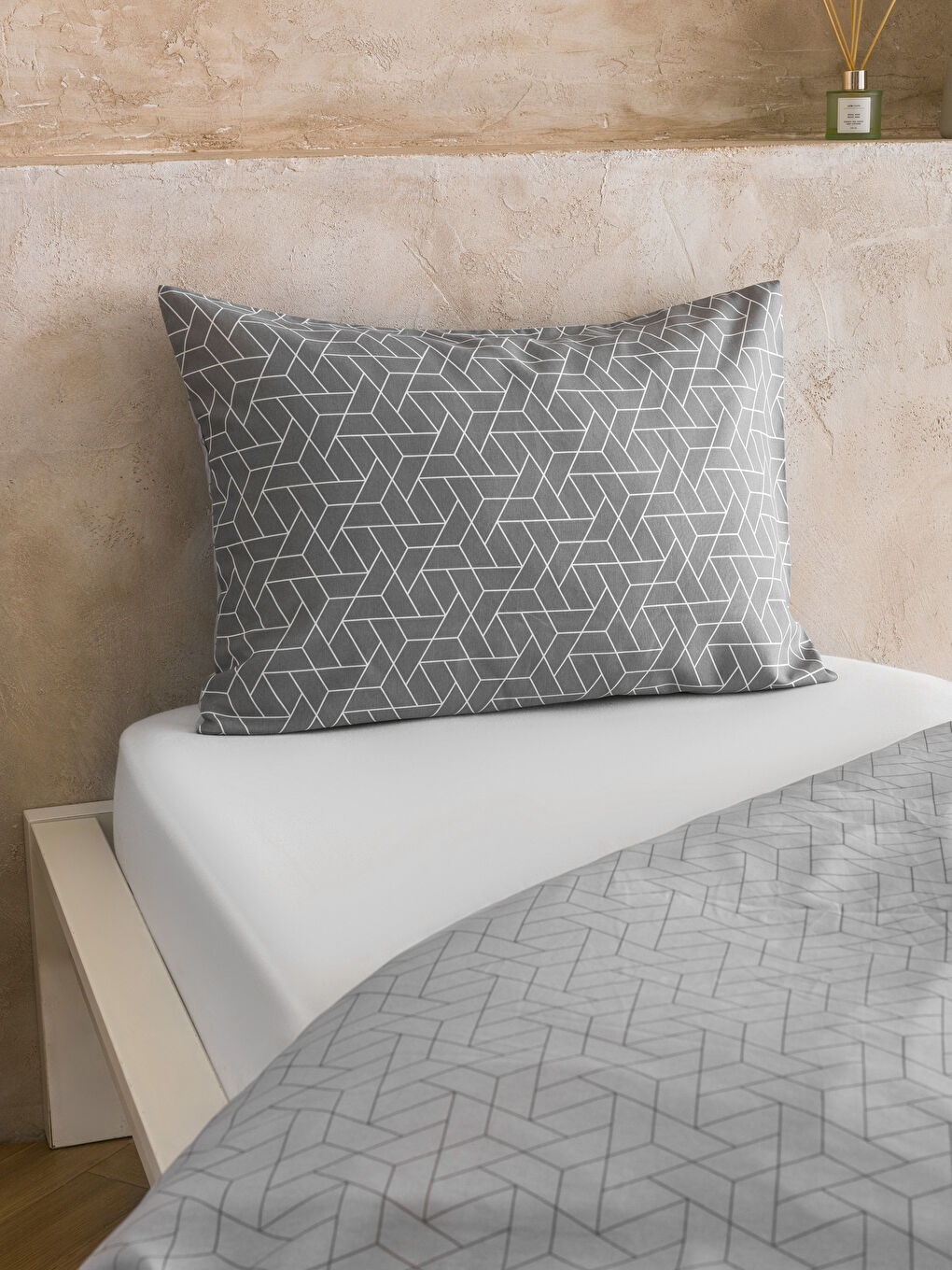 Gri Geometrik Desenli Tek Kişilik Nevresim Seti-2