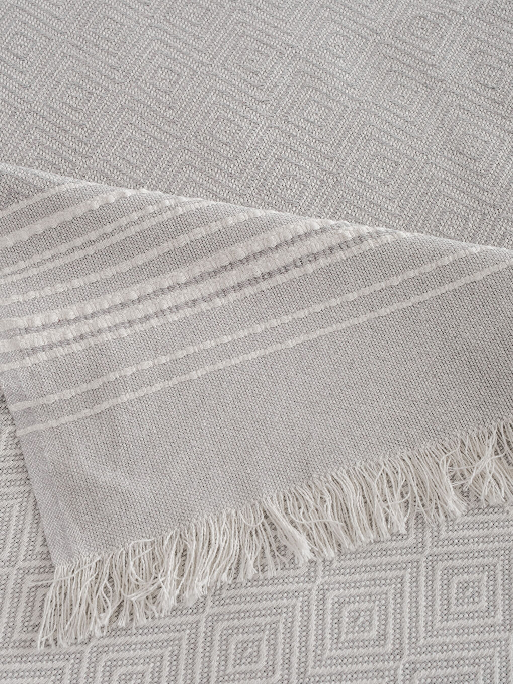 Gri Nakış Detaylı Koltuk Örtüsü 180x230 Cm-2