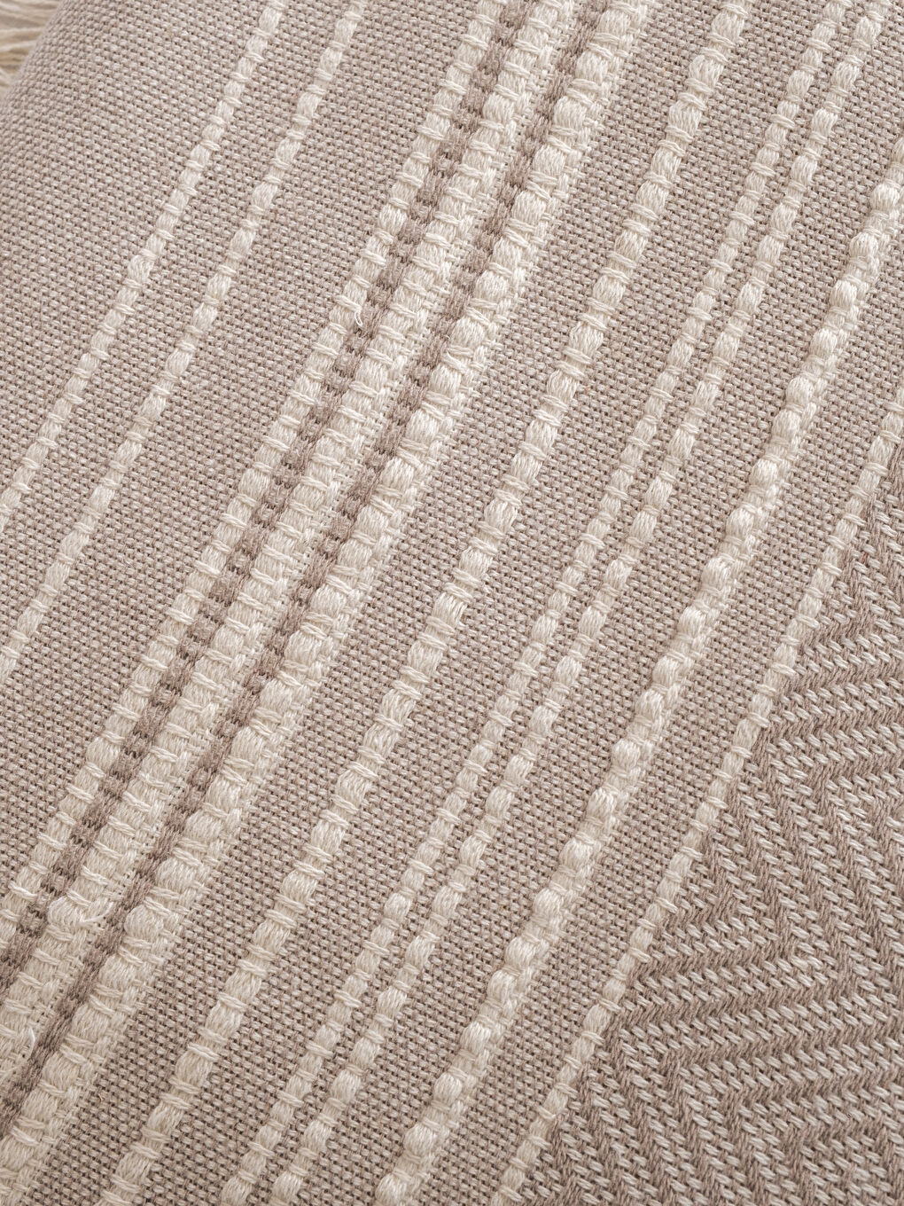 Bej Nakış Detaylı Koltuk Örtüsü 180x230 Cm-1