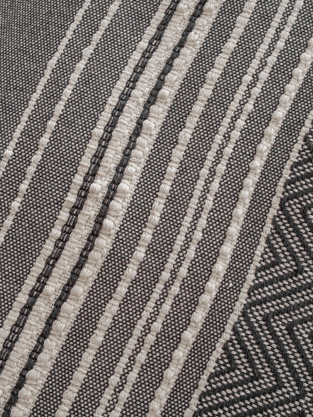 Antrasit Nakış Detaylı Koltuk Örtüsü 180x230 Cm-1