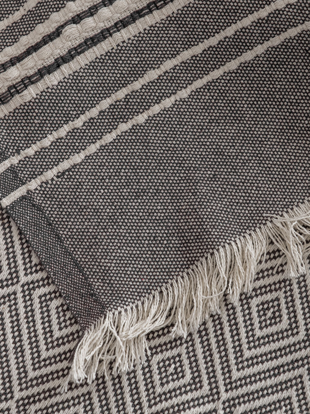 Antrasit Nakış Detaylı Koltuk Örtüsü 180x230 Cm-2