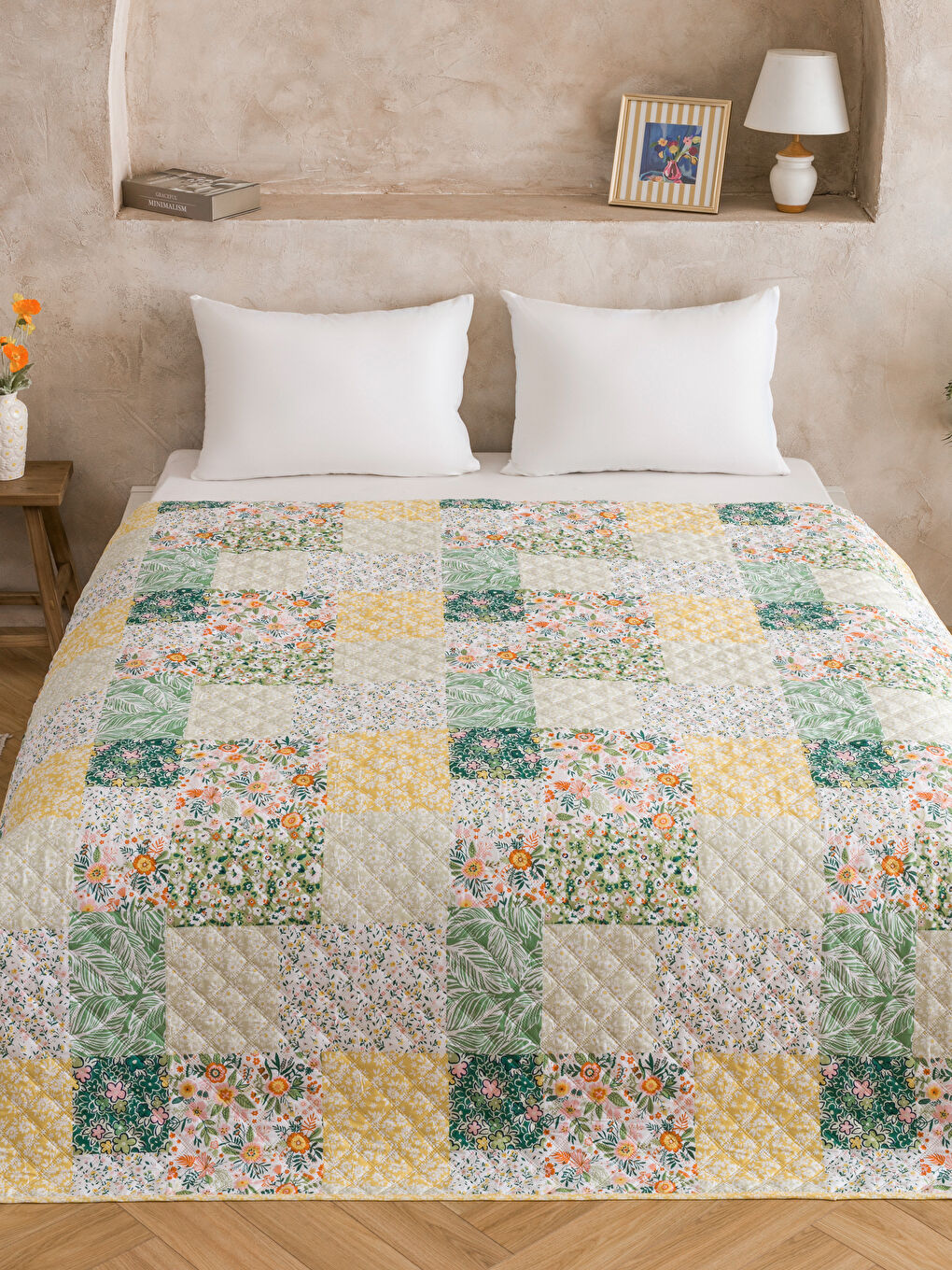 Karışık Çiçek Desenli Yatak Örtüsü 200x220 cm-1
