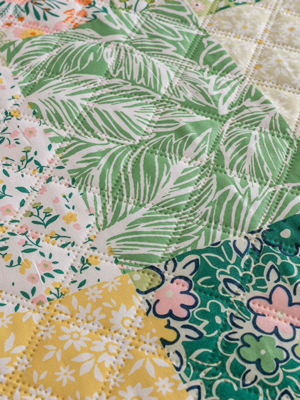 Karışık Çiçek Desenli Yatak Örtüsü 200x220 cm-2