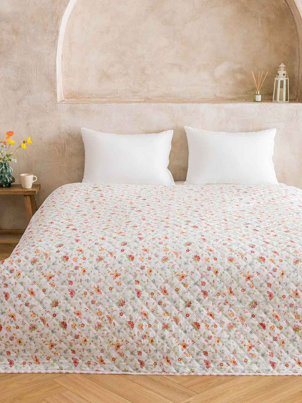Karışık Çiçek Desenli Çift Kişilik Yatak Örtüsü 200x220 cm