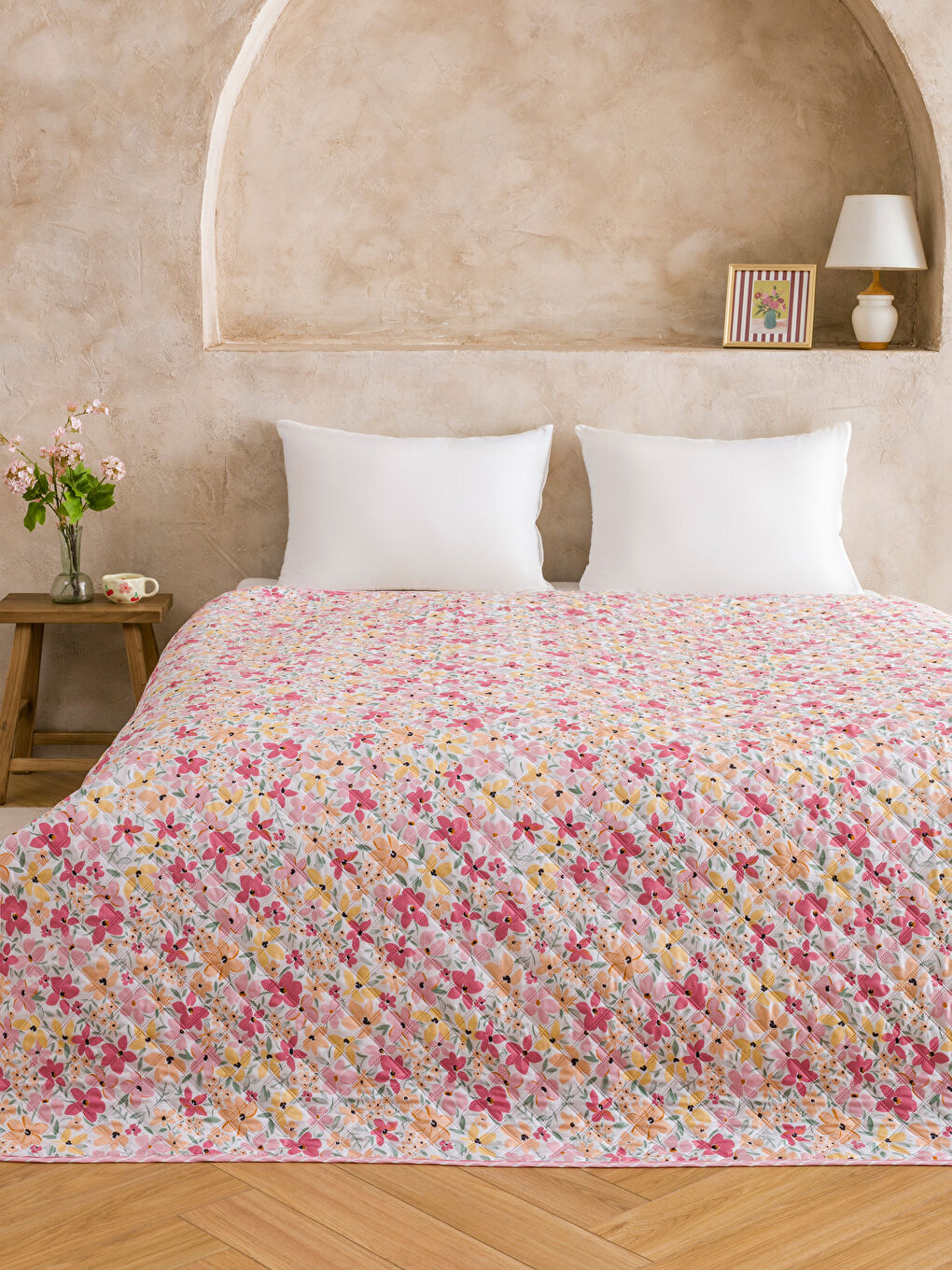 Karışık Çiçek Desenli Çift Kişilik Yatak Örtüsü 