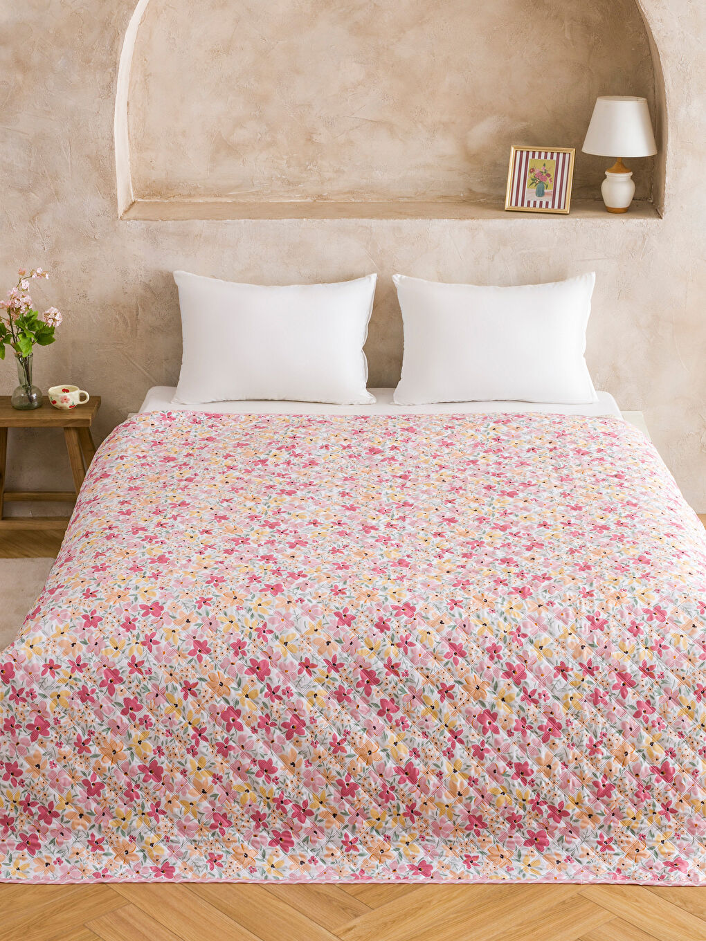Karışık Çiçek Desenli Çift Kişilik Yatak Örtüsü -1