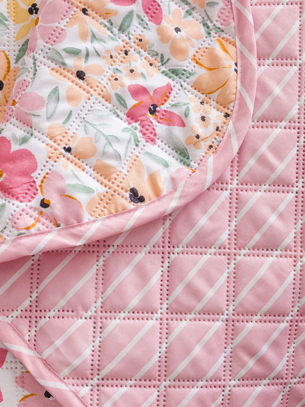 Karışık Çiçek Desenli Çift Kişilik Yatak Örtüsü -3