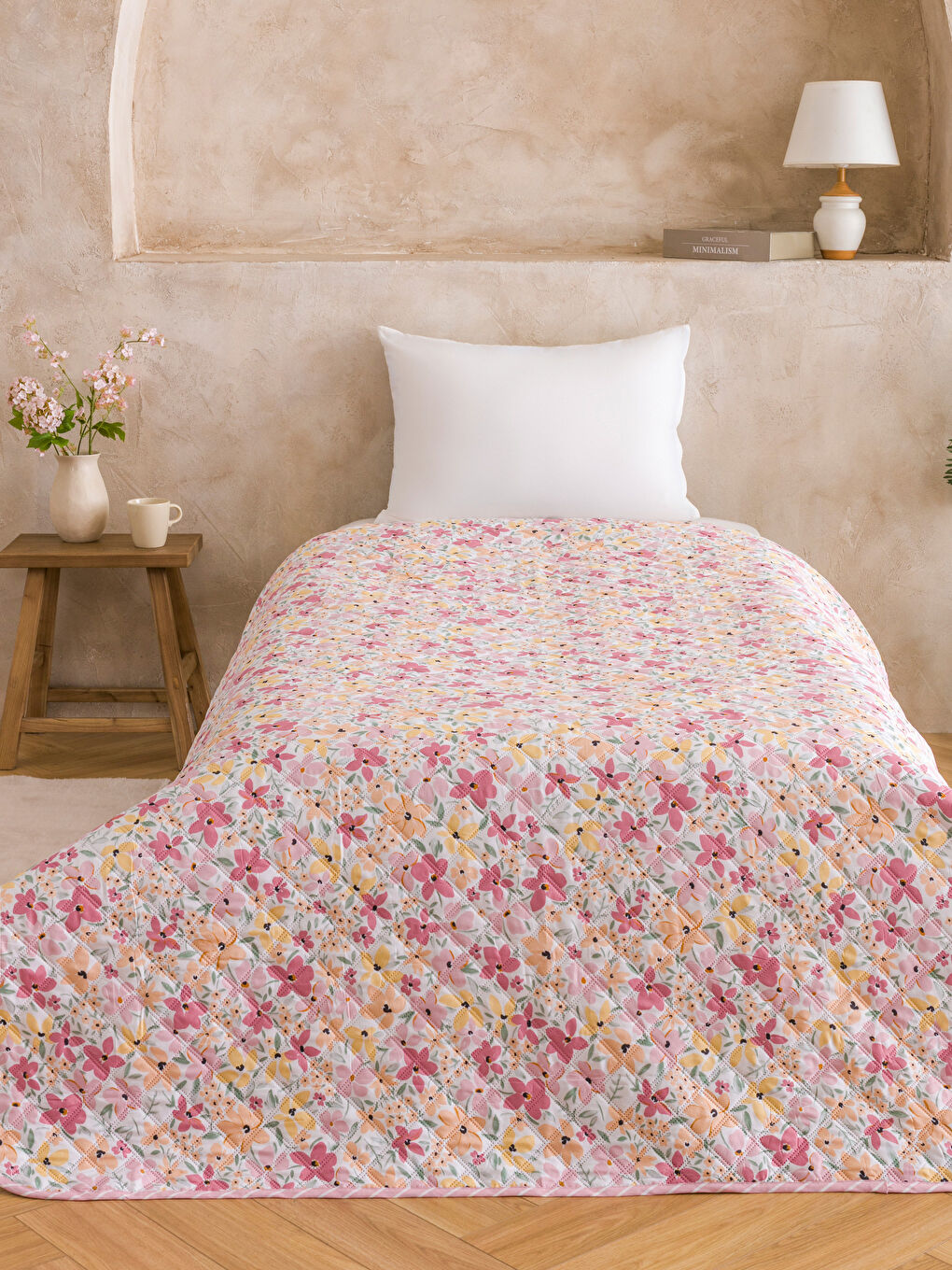 Karışık Çiçek Desenli Tek Kişilik Yatak Örtüsü