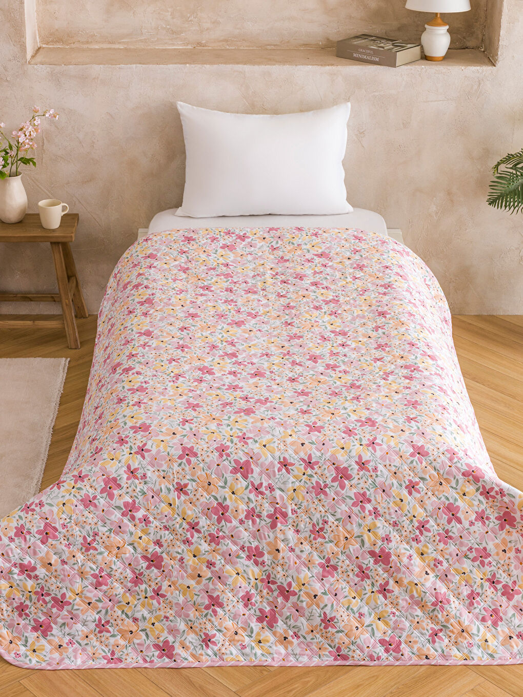 Karışık Çiçek Desenli Tek Kişilik Yatak Örtüsü-1