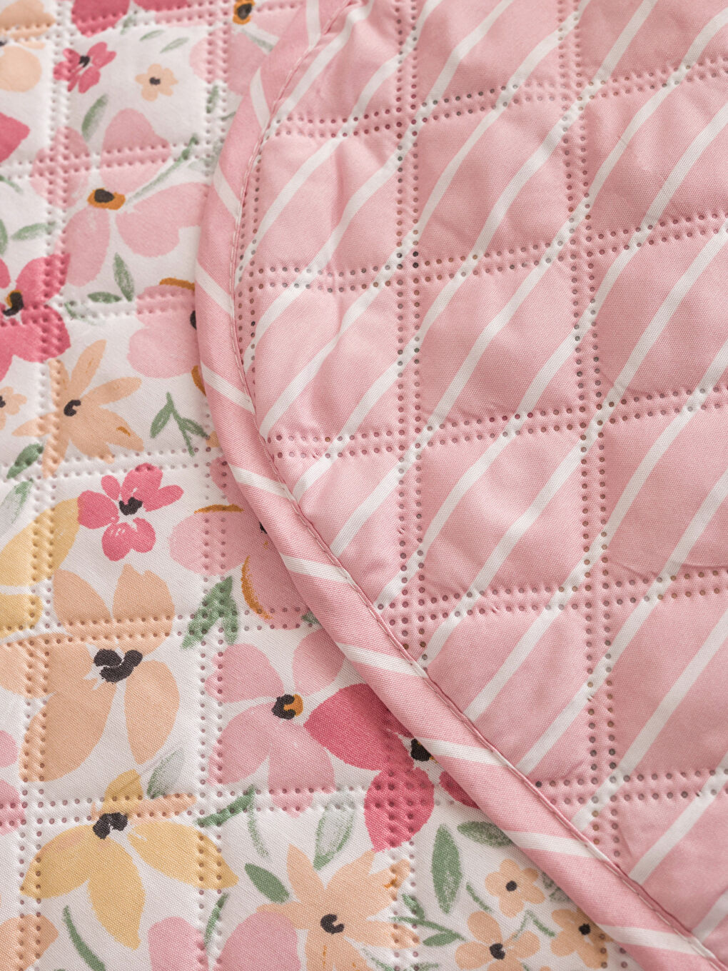 Karışık Çiçek Desenli Tek Kişilik Yatak Örtüsü-3